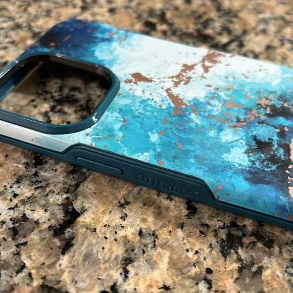 iPhone 13 Pro Max Otterbox Case - Picture 2 of 4